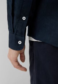 s.Oliver MIT BUTTON DOWN KRAGEN - Hemd - navy