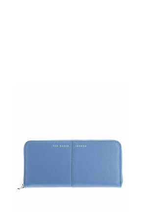 Portefeuille Ted Baker London en cuir bleu avec fermeture zippée et logo doré embossé, présenté sur un fond blanc uni.