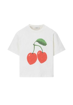 T-shirt blanc à manches courtes avec un grand motif de deux cerises rouges reliées par des tiges vertes et une feuille verte.