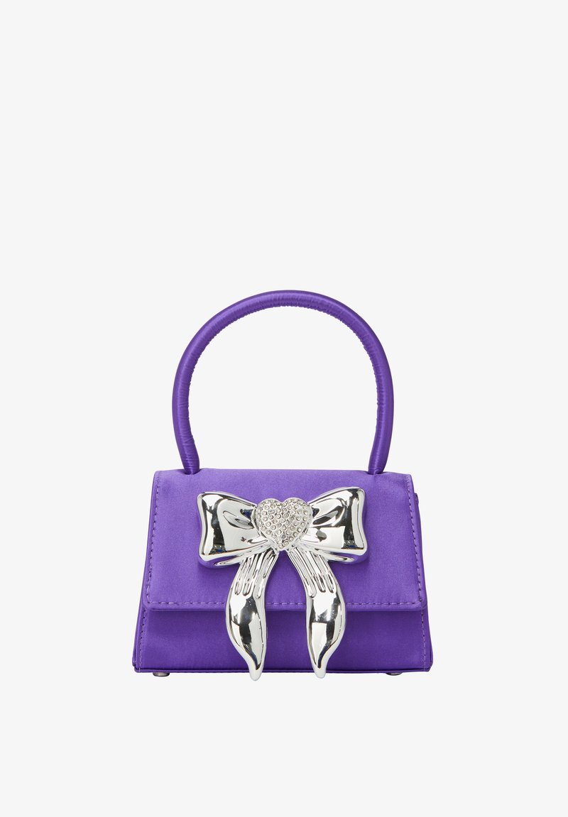 Borsa a tracolla viola in materiale liscio, con un elegante fermaglio a forma di cuore in metallo. Di piccole dimensioni, dotata di manico arrotondato e cuciture rifinite.