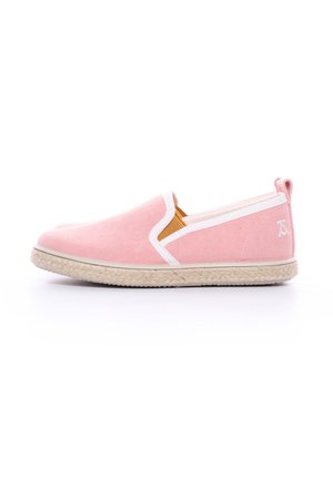 Scarpa slip-on rosa in canvas, con accenti bianchi e suola in corda di juta. La vista laterale mostra un design semplice con dettagli minimi.