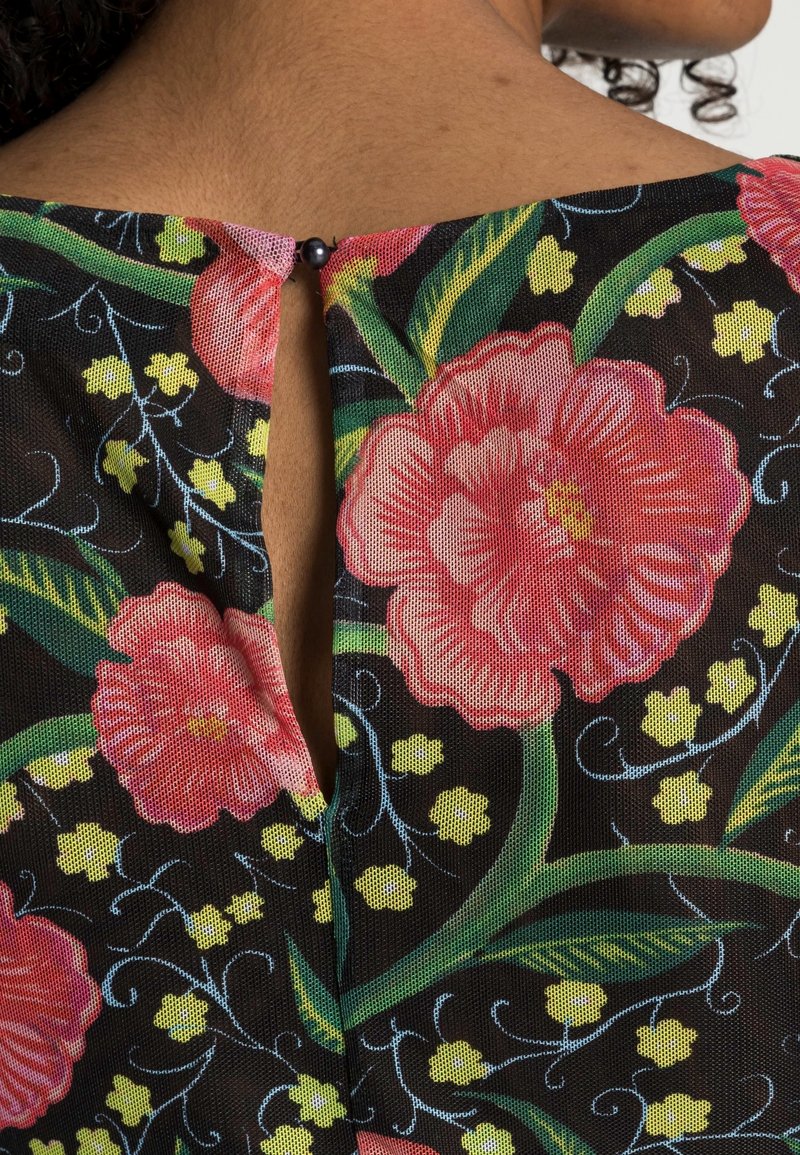 Haut Fille DESIGUAL - Motif Fleurs Et Papillons, Détails Guipure Et Paillettes - Taille 7/8 Ans (122-128 Cm)