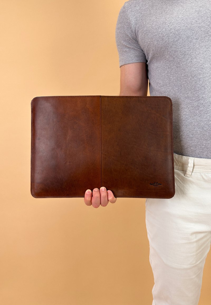 Gusti Leder LUKE 14" - Computertasker - braun