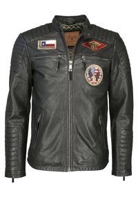 Schwarze Leder-Motorradjacke mit gesteppten Schulterdetails, mehreren Patches, frontalem Reißverschluss und seitlichen Taschen.