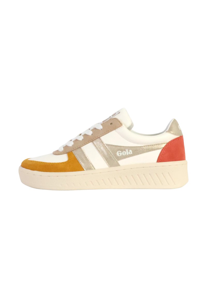 Sneakers Gola multicolori con pannelli in suede bianco, marrone, arancione e rosso, dotati di una suola bianca testurizzata e marchio Gola.
