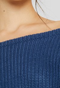 Missguided Stickad tröja - dark blue