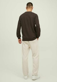Jack & Jones JJEATLAS CREW NECK - Trui - mulch