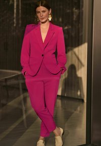 Next REGULAR FIT - TAILORED SLIM - Tygbyxor - hot pink