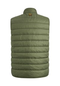 Grön quiltad puffervest med hög krage och vertikal söm, med en liten märkesetikett nära kragen. Slätt, lätt material.