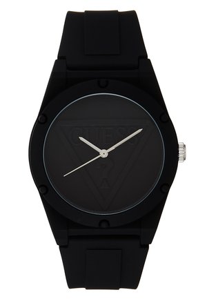 Sort armbåndsur med silikonerem, rundt urværk med svagt præget trekantet logo og sølvfarvede time-, minut- og sekundvisere.