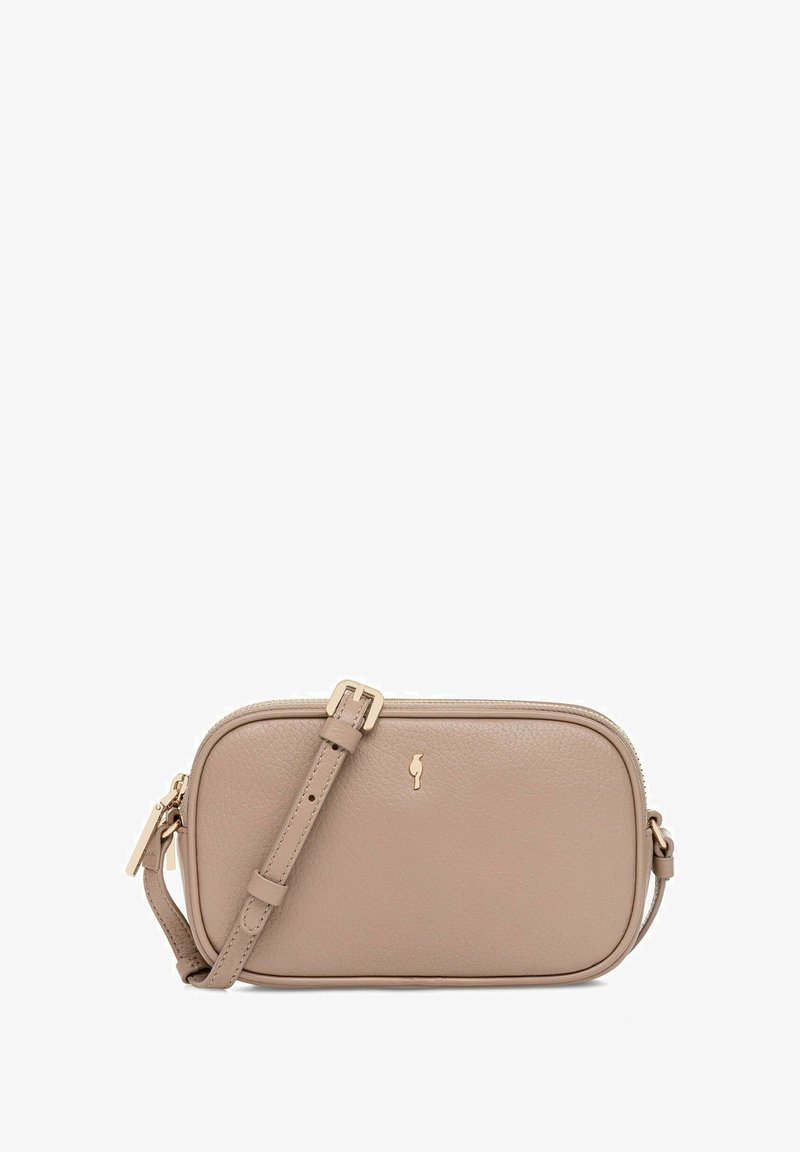 Beżowa skórzana torba crossbody z złotymi akcentami, zamknięciem na zamek błyskawiczny i regulowanym paskiem. Gładka tekstura i zaokrąglony prostokątny kształt.