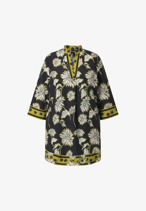 Schwarzes knielanges Kleid mit weißem Blumenmuster, gelbem Besatz mit schwarzen Punkten an Kragen, Ärmeln und Saum, mit 3/4-Ärmeln und V-Ausschnitt.