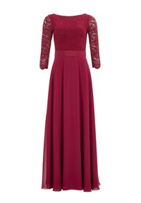 Lång burgundy klänning med spetsliv och trekvarts ärmar i spets. Den flödande kjolen har veck, vilket skapar en elegant silhuett.