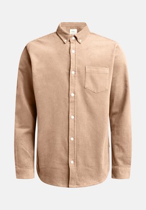 Chemise en velours côtelé beige avec un col boutonné, des boutons sur le devant et une poche sur la poitrine gauche. Tissu texturé avec des côtes verticales.
