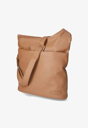 Brązowa skórzana torba na ramię z regulowanym paskiem i przednią kieszenią, z subtelną, przeszytą metką marki w dolnym rogu.