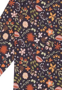 Dunkles Gewebe mit einem floralen und botanischen Muster in Orange, Pink, Grün und Weiß. Enthält verschiedene Blütenformen und Blätter.