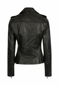 Schwarze Lederjacke mit einer taillierten Passform, auffälligen Nähten, Reißverschlussmanschetten und einem klassischen Reverskragen. Glatte Textur und minimalistischer Stil.