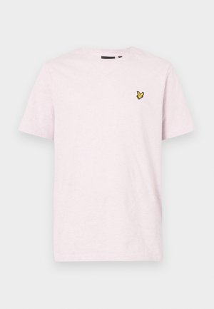 Jasnoróżowa bawełniana koszulka z krótkim rękawem, z małym żółtym logo motyla na lewej piersi. Miękka w dotyku, prosty design.