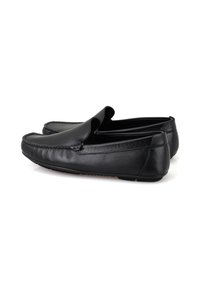 Schwarze Lederloafers mit glattem Finish, elfenbeinfarbener Form, gesteppten Details und flexibler Sohle für Komfort.