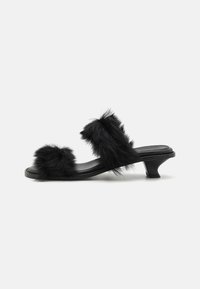 Unselected, black