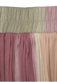 Vivance Šorti - bunt