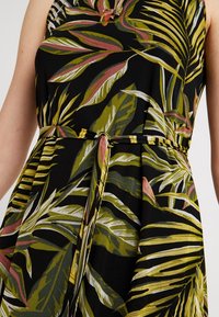 s.Oliver BLACK LABEL Denní šaty - black