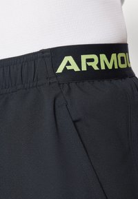 Under Armour VANISH SHORTS - Sportiniai šortai - black/morph green