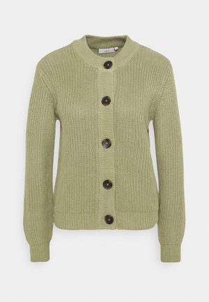 Cardigan en tricot vert clair avec un col rond, cinq grands boutons foncés, des poignets côtelés et un ourlet droit. Motif texturé sur l'ensemble.