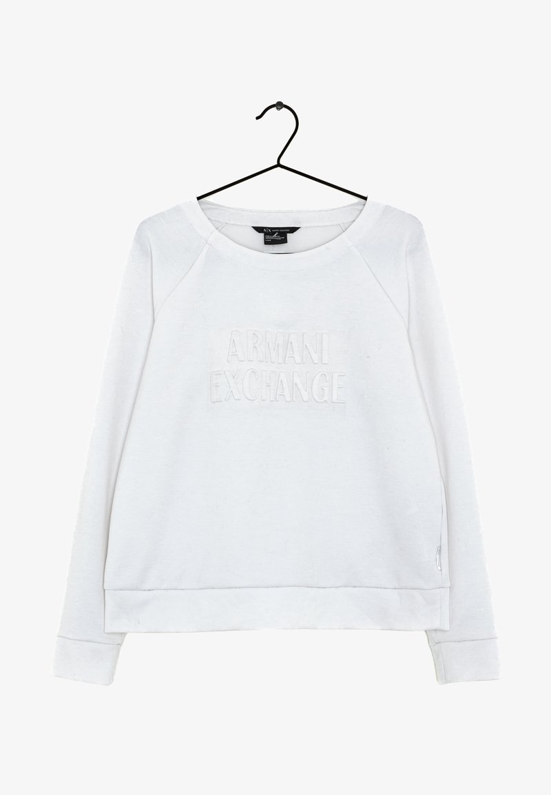 Sudadera blanca de cuello redondo hecha de algodón suave, con letras texturizadas "ARMANI EXCHANGE" en el frente y puños y dobladillo de canalé.