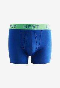 Kék boxernadrág zöld derékrésszel, amelyen a "NEXT" felirat található kék színben. Az anyag simának tűnik, testhezálló fazonban és funkcionális sliccel rendelkezik.