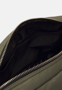 Carhartt WIP OTLEY SHOULDER BAG UNISEX - Umhängetasche - cypress