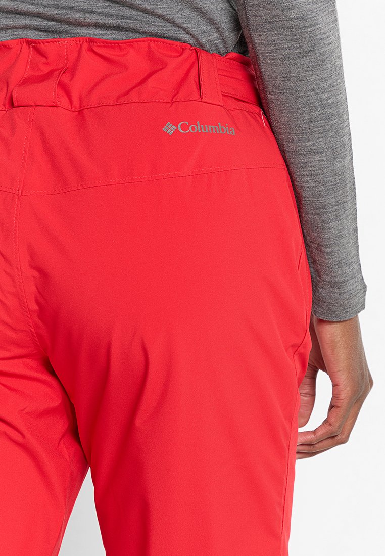 Pantaloni outdoor rossi con vita elastica, dotati di un discreto logo Columbia sulla tasca posteriore. Tessuto liscio e materiale leggero.
