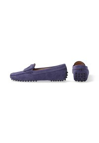 Lila Wildlederschuhe mit flacher Profil, ausgestattet mit einem dekorativen Oberstich und kleinen Gummistiften an der Sohle für besseren Halt.