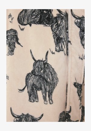 Schwarze Zeichnungen im Skizzenstil von zotteligen Langhornrindern auf weichem, hellrosa Stoff mit sichtbaren Nahtnähten auf der rechten Seite.
