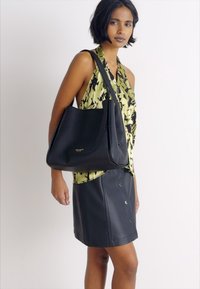 kate spade new york KNOTT PEBBLED LARGE SHOULDER BAG - Borsa a mano - black