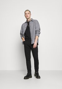 Edwin KATAKANA EMBROIDERY - T-shirts med print - black