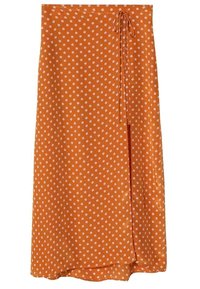 Oranje rok met stippen, gemaakt van lichtgewicht stof, met een zijsplit en een strikdetail bij de tailleband. De stippen zijn wit.