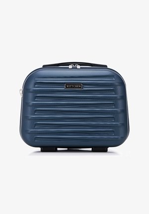 Valigia rigida blu con texture a coste, placca con logo, manico superiore e chiusura a doppia cerniera. Ruote solide per una facile mobilità.