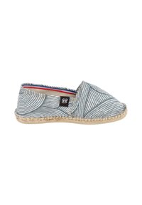 Espadrille à enfiler avec un motif rayé bleu et blanc, une semelle en jute tressé et une petite étiquette en tissu noire sur le côté.