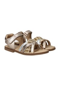Metalen gouden en zilveren sandalen met kruislingse bandjes, een platte zool en decoratieve accenten met een gestructureerde afwerking.