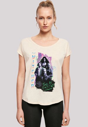 Helles beiges T-Shirt mit einem grafischen Druck von Charakteren aus "The Witcher" in Schwarz, Lila und Blaugrün, mit lockerer Passform und rundem Ausschnitt.