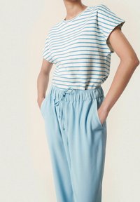 Soaked in Luxury Camiseta estampada - white