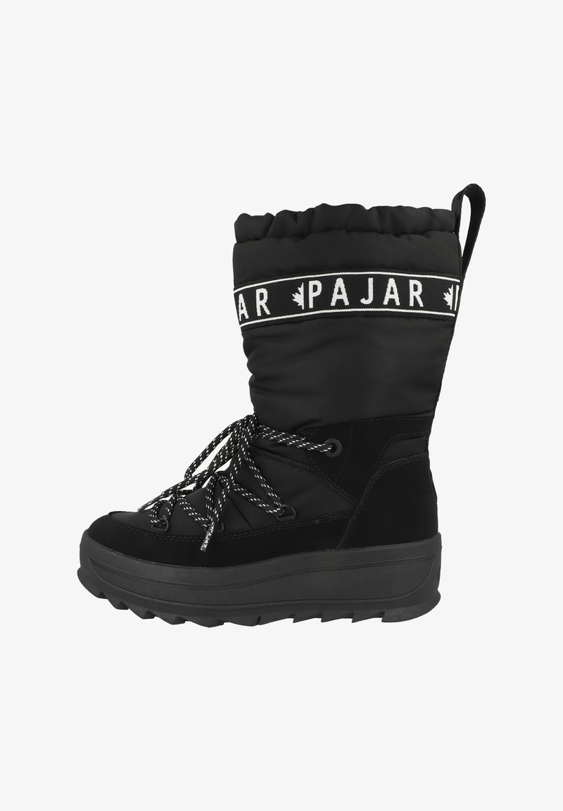 Černé zimní boty mají polstrovaný svršek, stahovací špičku, texturované semišové akcenty a silnou gumovou podrážku s vzorovým dezénem.