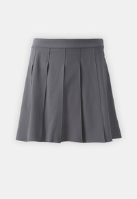 Jupe plissée grise en tissu doux, dotée d'une taille lisse et de coutures soignées, avec une forme évasée et sans motifs visibles.