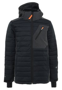 Mustat pehmeät takki huppulla, jossa on harmaa rintatasku, oranssi vetoketjun vedin ja teksturoidut kankaat olkapäillä.