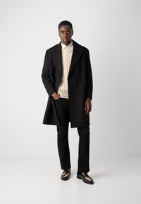 Isaac Dewhirst OVERSIZED COAT - Abrigo clásico - black