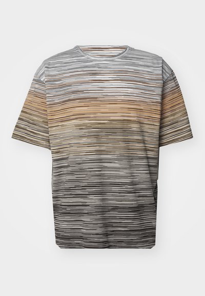 Short-sleeve T-shirt featuring horizontal stripes in shades of beige, gray, and black. Round neck, soft texture, and relaxed fit.