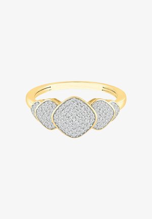 Anello d'oro con quattro grappoli quadrati tempestati di diamanti disposti in fila sulla banda su sfondo bianco.