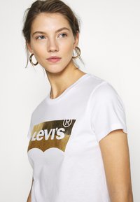 Levi's® THE PERFECT TEE - Tričko s potlačou - gold