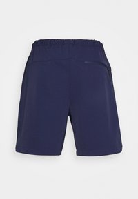 Námořnické modré šortky s elastickým pasem. Mají zadní kapsu na zip. Vyrobeno z lehkého, hladkého materiálu. Rovný lem.